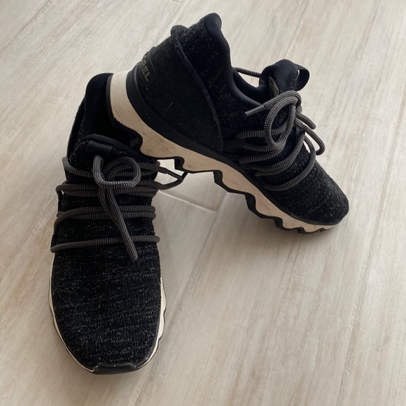 Sorel Shoes - Sorel Black Kinetic Sneaker Size 7.5 Good overall condition